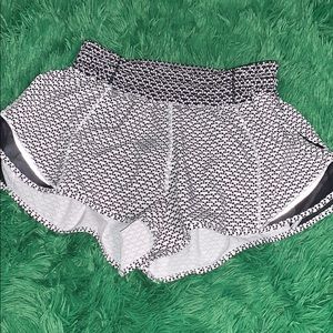 Lululemon white and black printed shorts